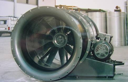 Ventilatore elicoidale a trasmissione con diffusori